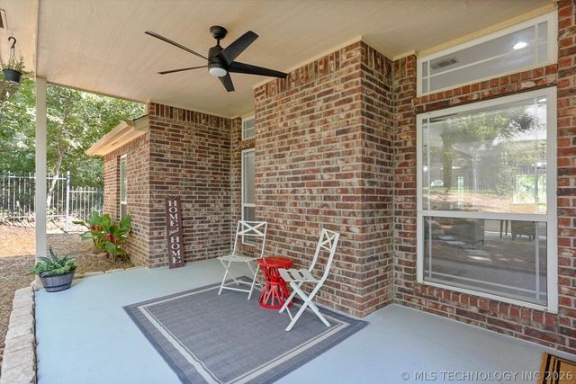 26327 E 112th Court S, Coweta, OK 74429