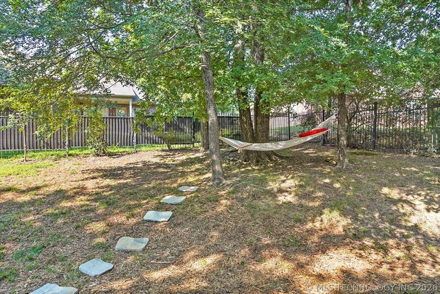 26327 E 112th Court S, Coweta, OK 74429