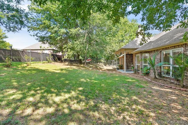 26327 E 112th Court S, Coweta, OK 74429