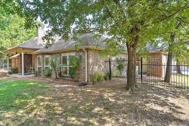 26327 E 112th Court S, Coweta, OK 74429