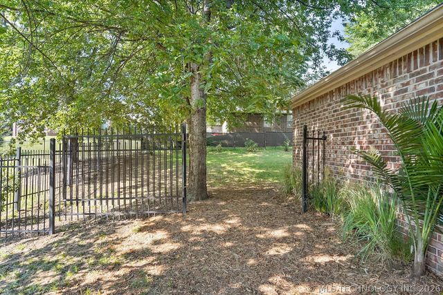 26327 E 112th Court S, Coweta, OK 74429