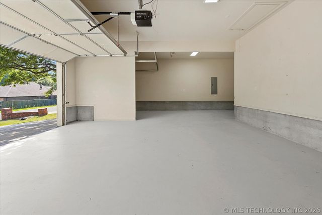 26327 E 112th Court S, Coweta, OK 74429