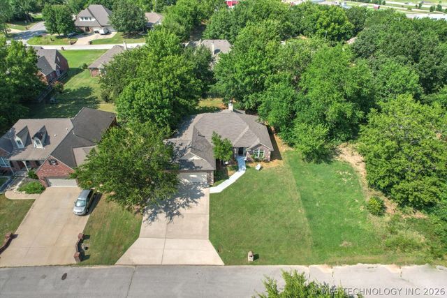 26327 E 112th Court S, Coweta, OK 74429