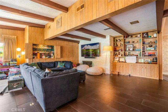 6616 Langdon Avenue, Van Nuys, CA 91406