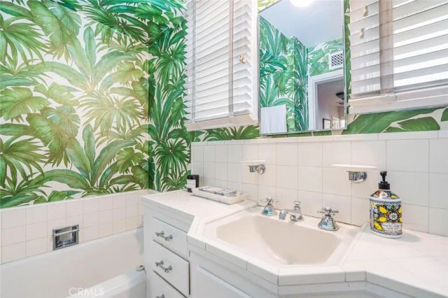 6616 Langdon Avenue, Van Nuys, CA 91406