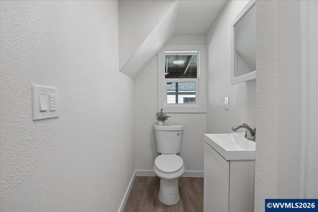 1011 7th St NW, Salem, OR 97304