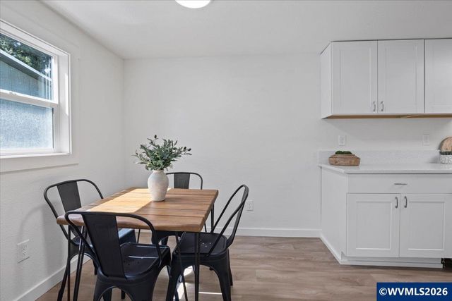 1011 7th St NW, Salem, OR 97304