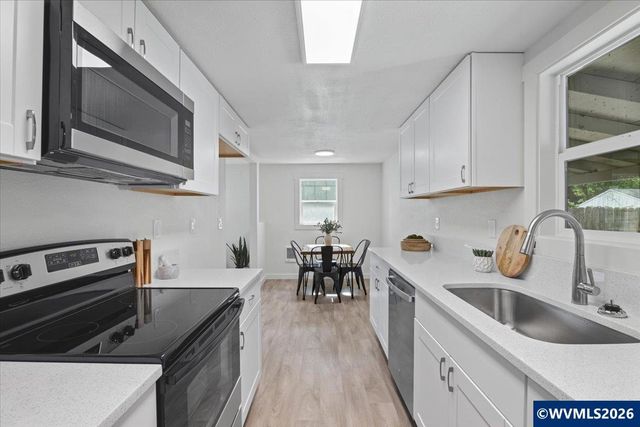 1011 7th St NW, Salem, OR 97304