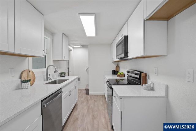 1011 7th St NW, Salem, OR 97304