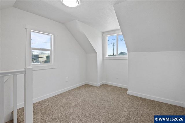 1011 7th St NW, Salem, OR 97304