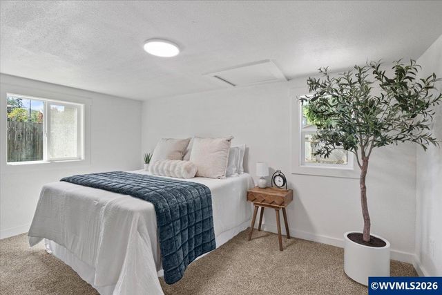 1011 7th St NW, Salem, OR 97304