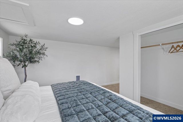 1011 7th St NW, Salem, OR 97304