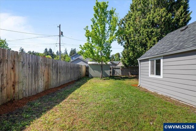 1011 7th St NW, Salem, OR 97304