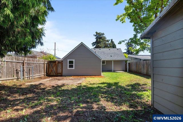 1011 7th St NW, Salem, OR 97304