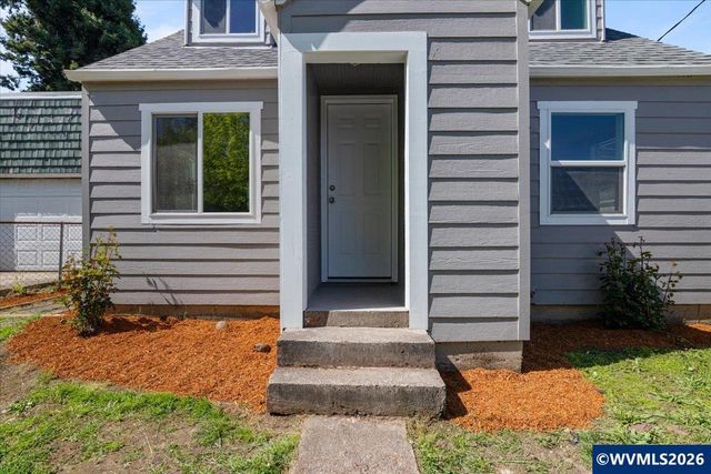 1011 7th St NW, Salem, OR 97304