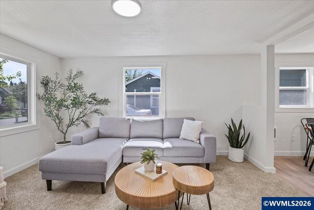 1011 7th St NW, Salem, OR 97304