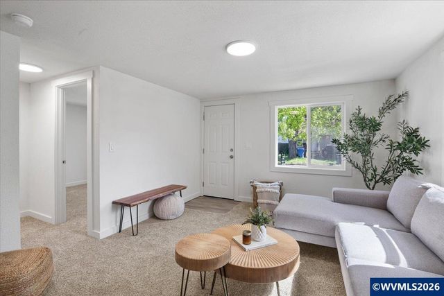 1011 7th St NW, Salem, OR 97304