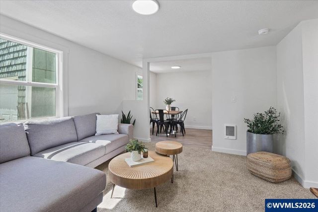 1011 7th St NW, Salem, OR 97304