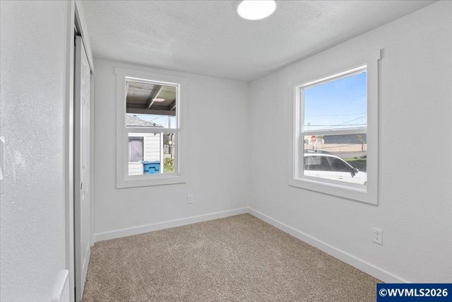 1011 7th St NW, Salem, OR 97304