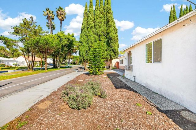 3451 Fairway Dr, La Mesa, CA 91941