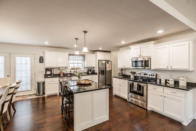 1007 Smiley Troutt Rd, Bethpage, TN 37022