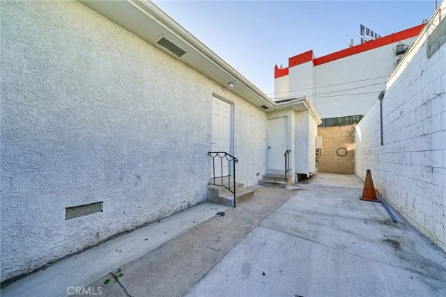 1313 S Bronson Avenue, Los Angeles, CA 90019