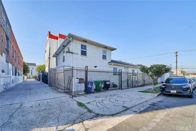 1313 S Bronson Avenue, Los Angeles, CA 90019