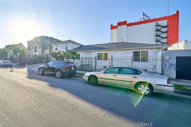 1313 S Bronson Avenue, Los Angeles, CA 90019