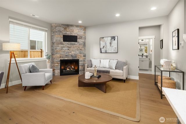 22210 80th Avenue W, Edmonds, WA 98026