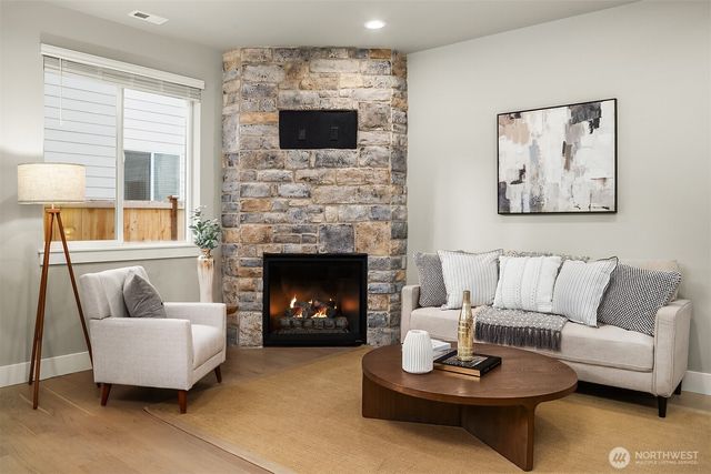 22210 80th Avenue W, Edmonds, WA 98026