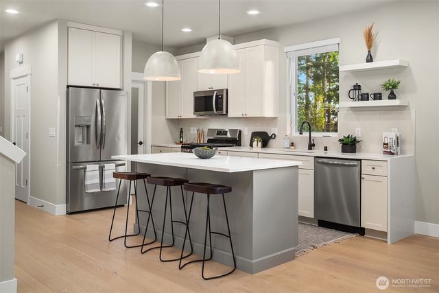 22210 80th Avenue W, Edmonds, WA 98026