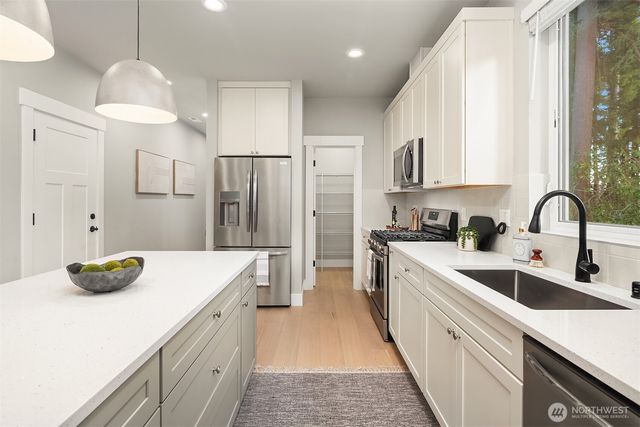 22210 80th Avenue W, Edmonds, WA 98026