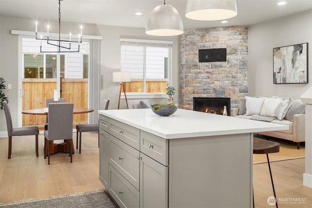 22210 80th Avenue W, Edmonds, WA 98026