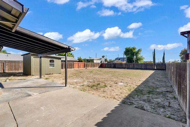913 9th St, Turlock, CA 95380