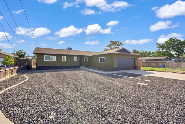 913 9th St, Turlock, CA 95380