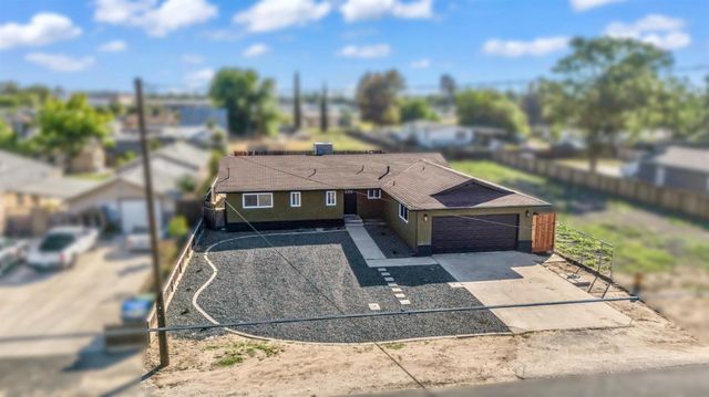 913 9th St, Turlock, CA 95380