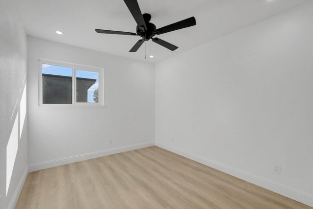 913 9th St, Turlock, CA 95380