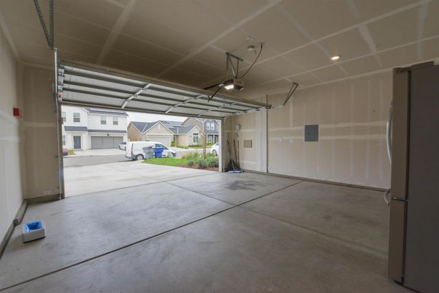 7147 W Twain Avenue, Fresno, CA 93723