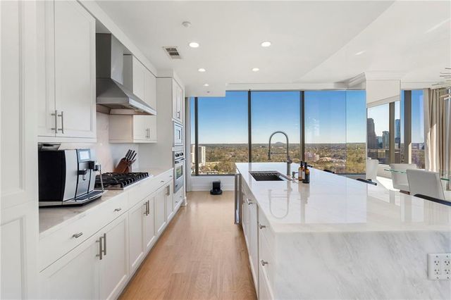 3630 Peachtree Road NE 2204, Atlanta, GA 30326