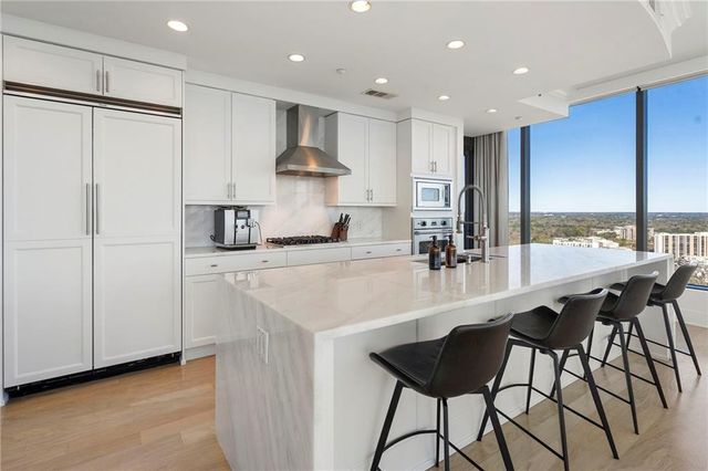 3630 Peachtree Road NE 2204, Atlanta, GA 30326