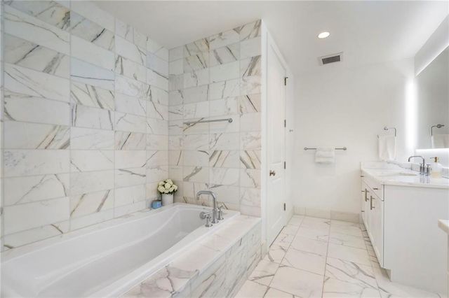 3630 Peachtree Road NE 2204, Atlanta, GA 30326