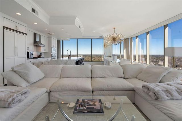 3630 Peachtree Road NE 2204, Atlanta, GA 30326