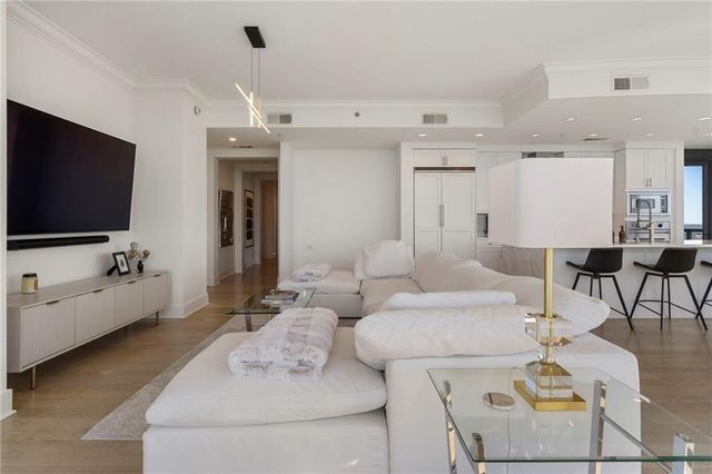 3630 Peachtree Road NE 2204, Atlanta, GA 30326