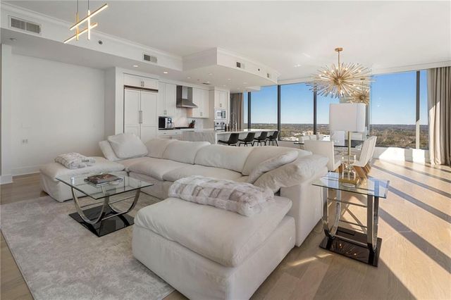 3630 Peachtree Road NE 2204, Atlanta, GA 30326