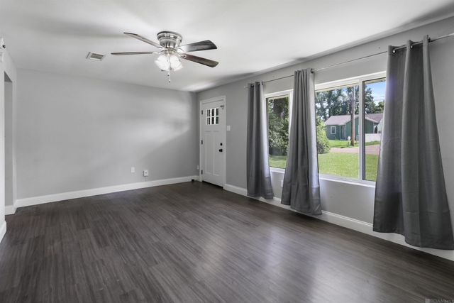 312 Pinoak St, Denham Springs, LA 70726