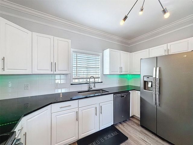 4340 BAYSIDE VILLAGE DRIVE 201, Tampa, FL 33615