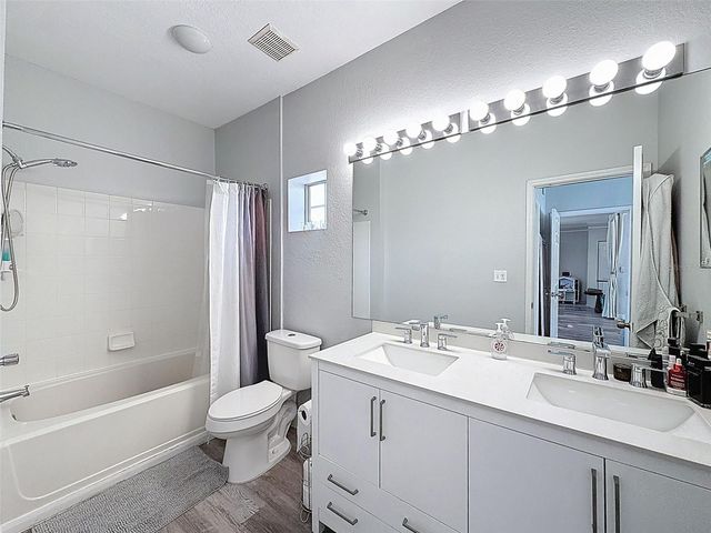 4340 BAYSIDE VILLAGE DRIVE 201, Tampa, FL 33615