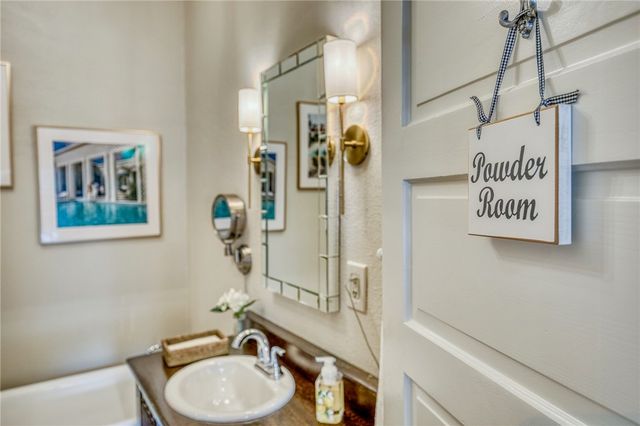 402 Ross, Brenham, TX 77833