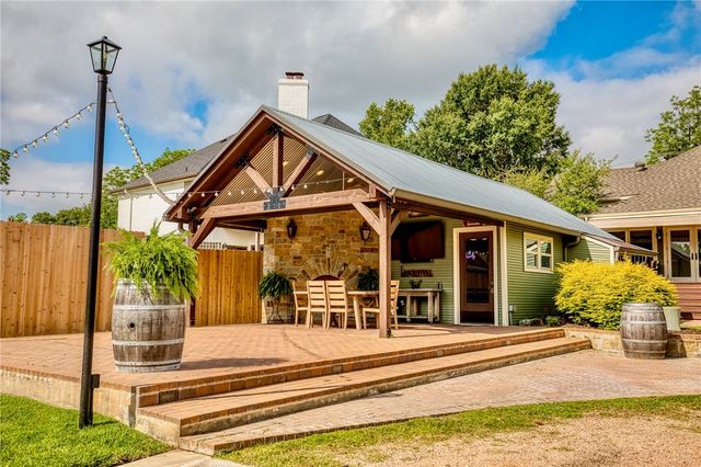 402 Ross, Brenham, TX 77833