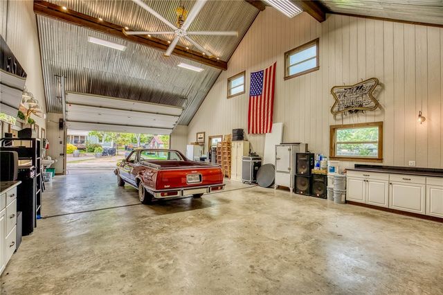 402 Ross, Brenham, TX 77833